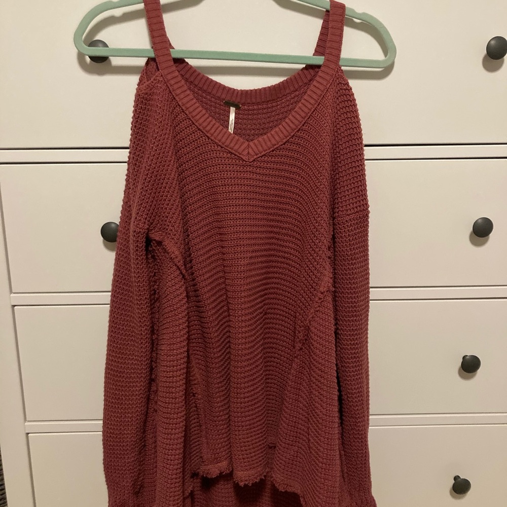 Free people sweater with cutout shoulders (Size s)